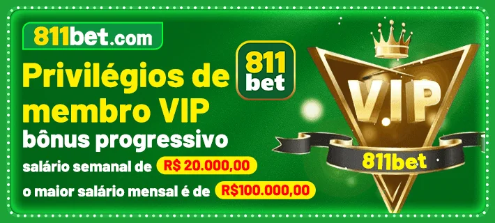 Usuário navegando na plataforma móvel da 811bet